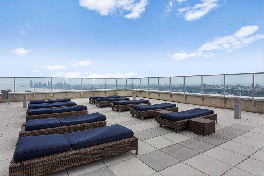 635 42ND Street - Photo 1