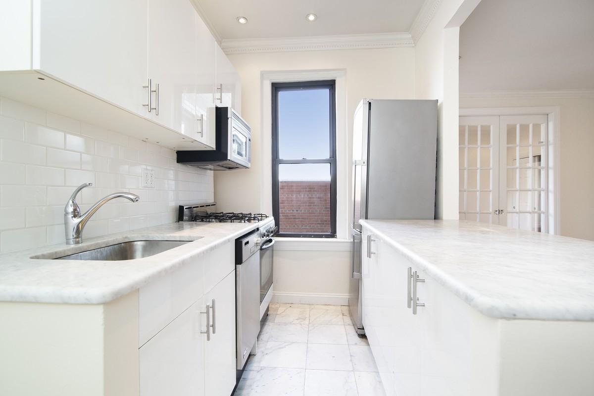 176 3RD St - Photo 1