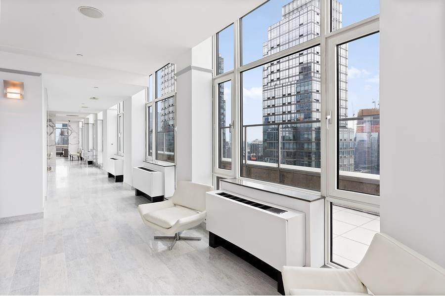 635 42ND Street - Photo 1