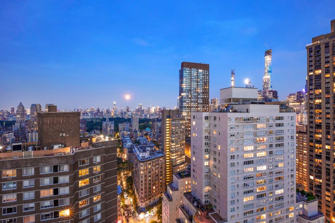 200 Amsterdam Avenue - Photo 1