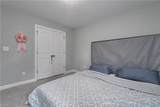 1077 Green St - Photo 19