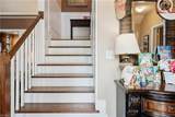 2060 Queens Point Dr - Photo 3