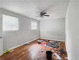 1124 22nd St - Photo 4