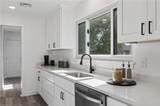 1501 Hedgerow Dr - Photo 8