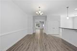 1077 Green St - Photo 14