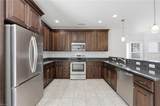 1077 Green St - Photo 20