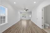 1077 Green St - Photo 8