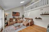 2492 Mirror Lake Dr - Photo 11