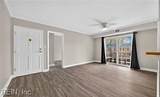 1010 Barclay Sq - Photo 4