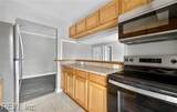 1010 Barclay Sq - Photo 8