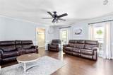 123 Barclay Cres - Photo 3