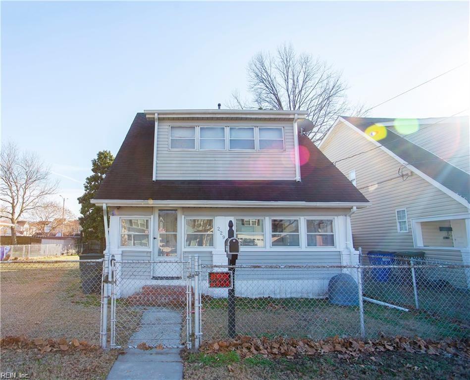229 Woodview Ave - Photo 1