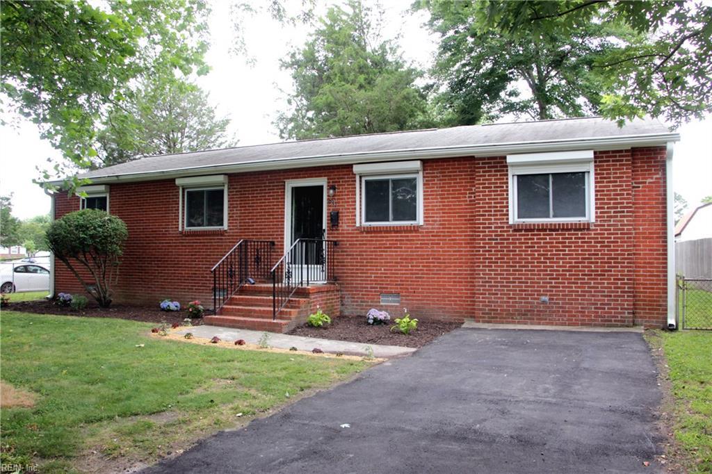 611 Queens View Ct - Photo 1