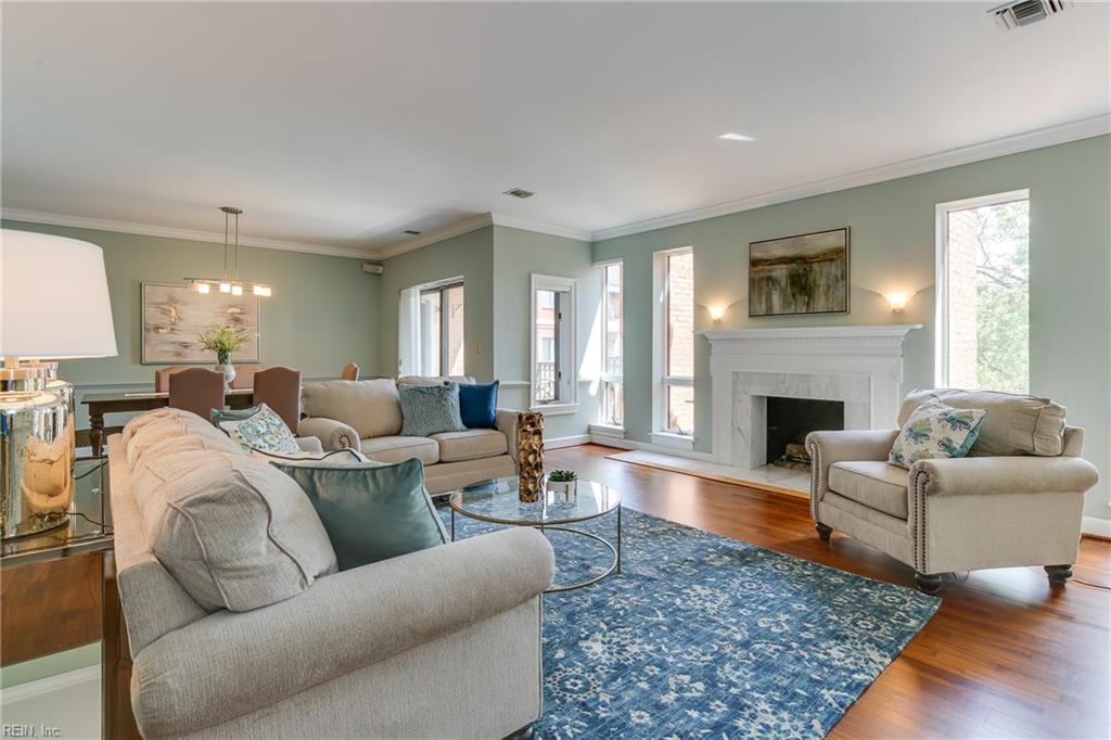1104 Botetourt Gdns - Photo 1