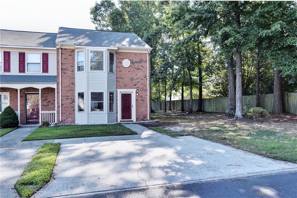 119 Barfleur Pl - Photo 1