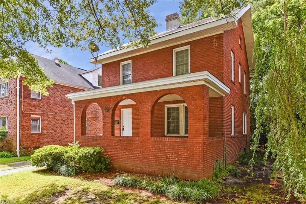 1039 Gates Ave - Photo 1