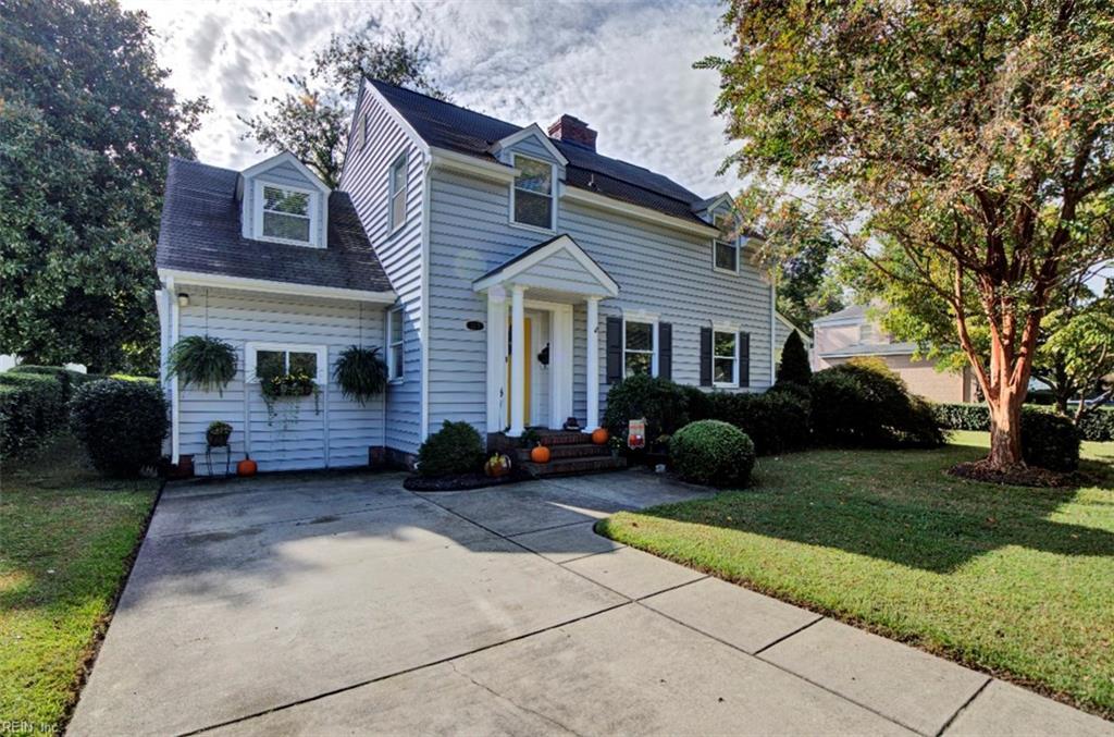 2212 Crescent Dr - Photo 1