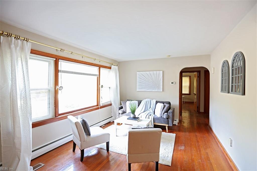 4 Charlton Dr - Photo 1