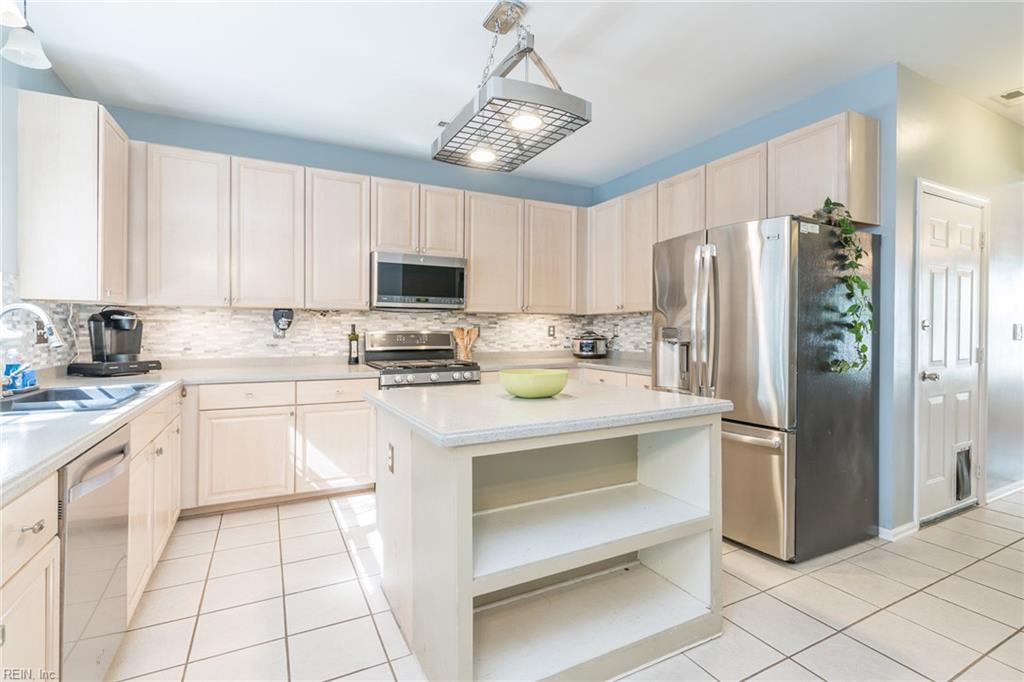 710 Robin Hood Dr - Photo 1