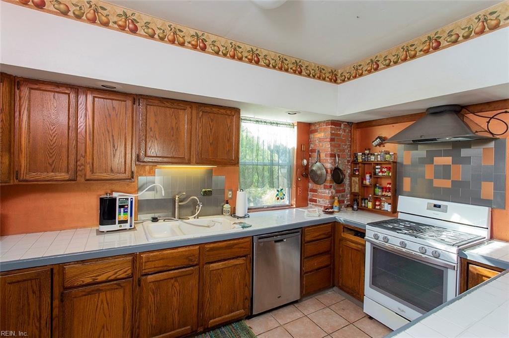 7429 Glenroie Ave - Photo 1