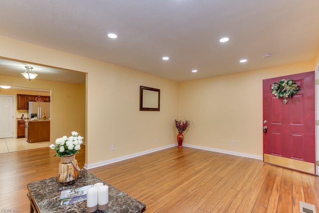 824 Argyle St - Photo 1