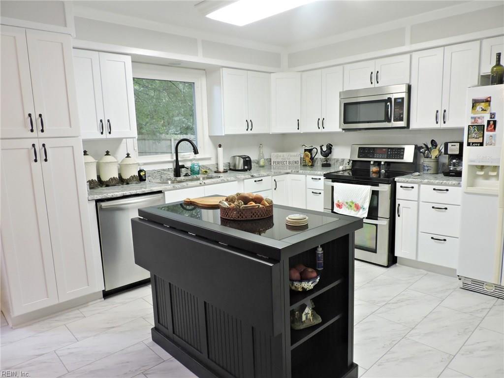 3901 Point Elizabeth Dr - Photo 1