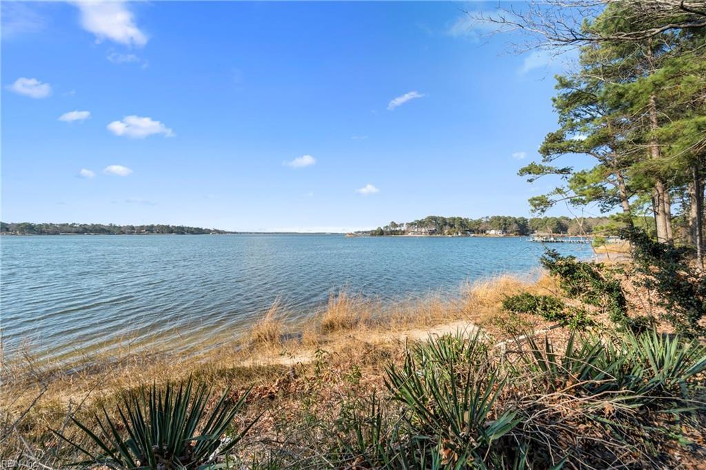 1409 Blue Heron Rd - Photo 1