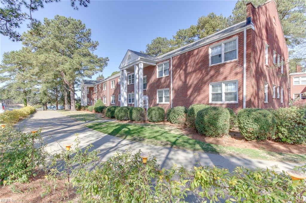 8562 Executive Dr - Photo 1