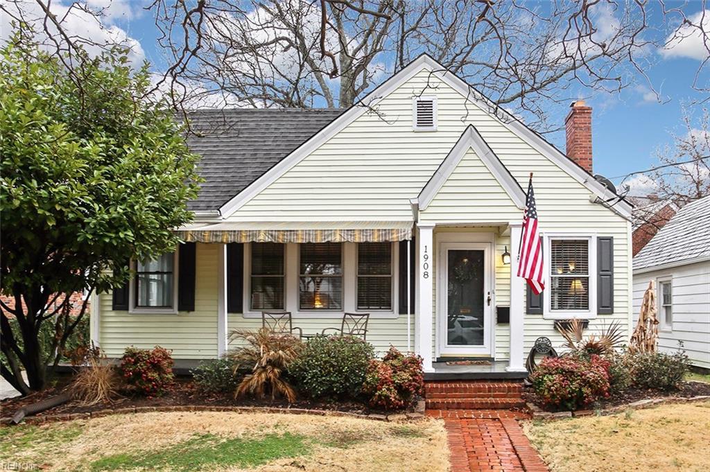 1908 Claremont Ave - Photo 1