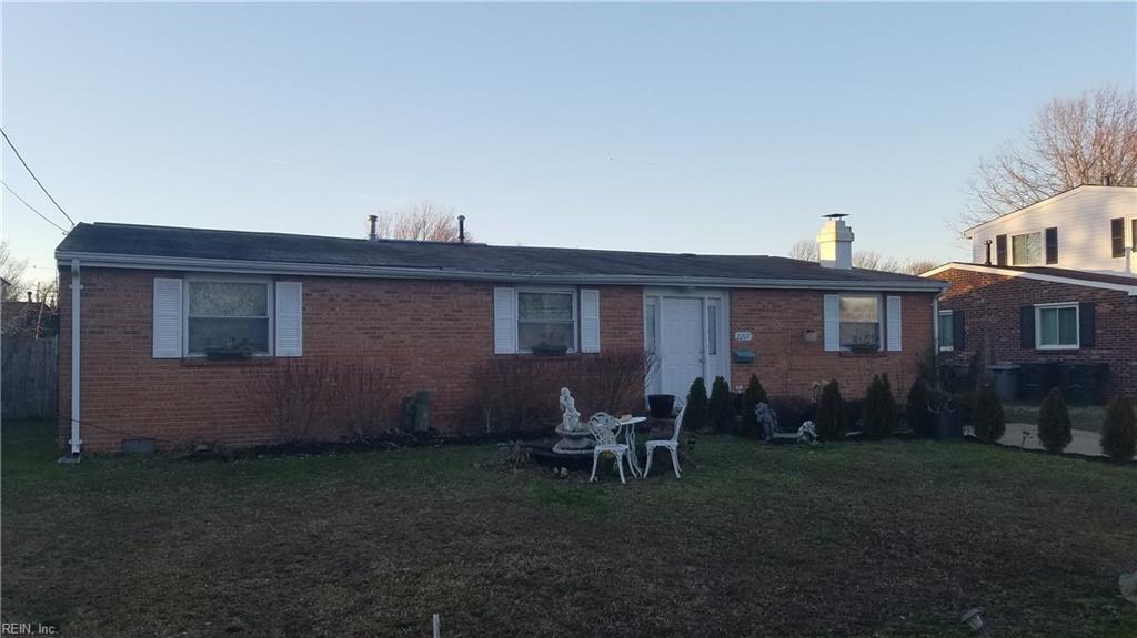 2207 Rawood Dr - Photo 1