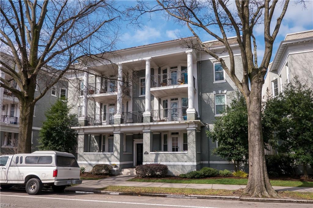 1009 Colonial Ave - Photo 1