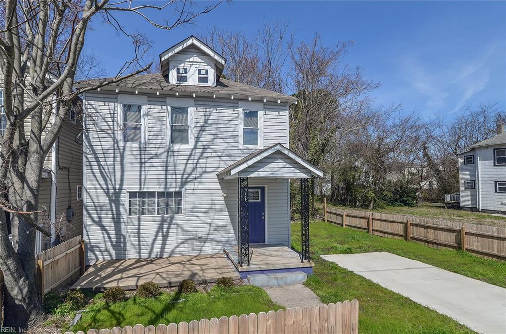 1233 27th St - Photo 1