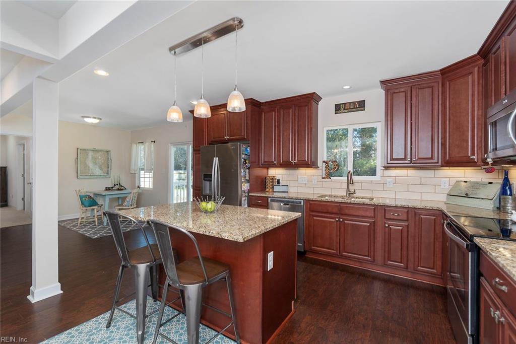 202 Sinclair St - Photo 1
