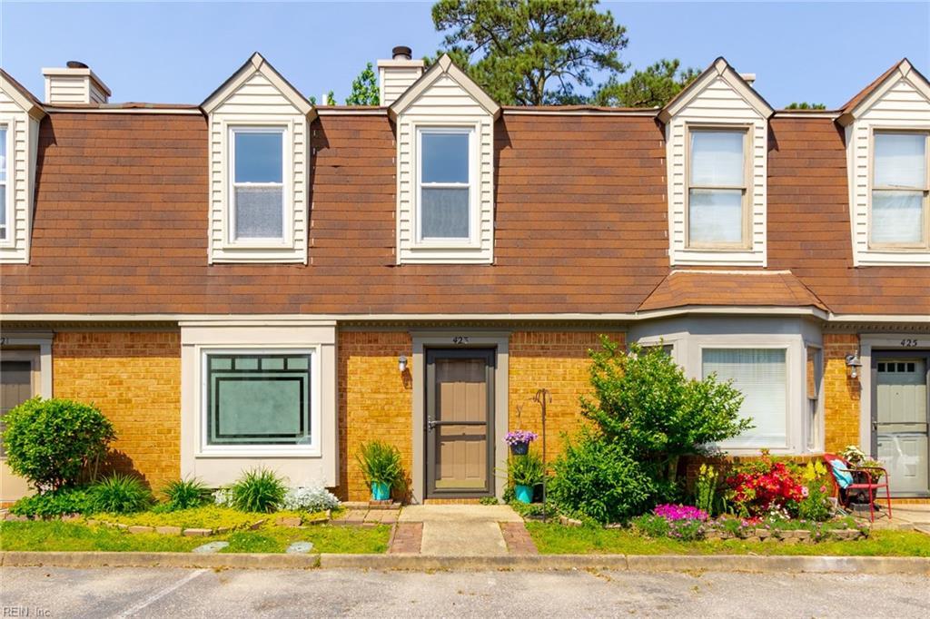 423 Julie Dr - Photo 1