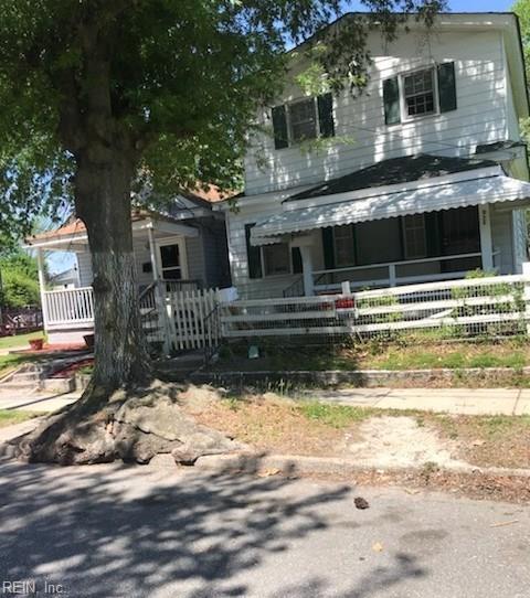 1033 32nd St - Photo 1