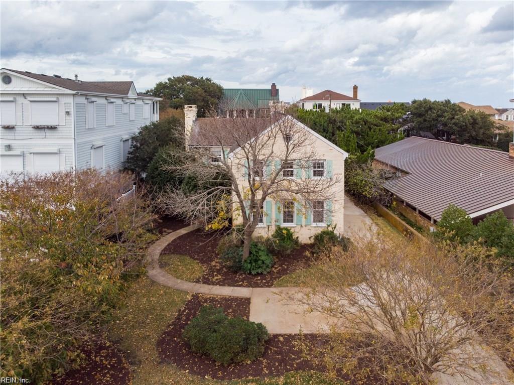 105 48th St - Photo 1