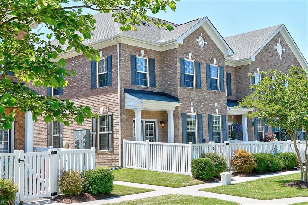 1121 Chatham Ln - Photo 1