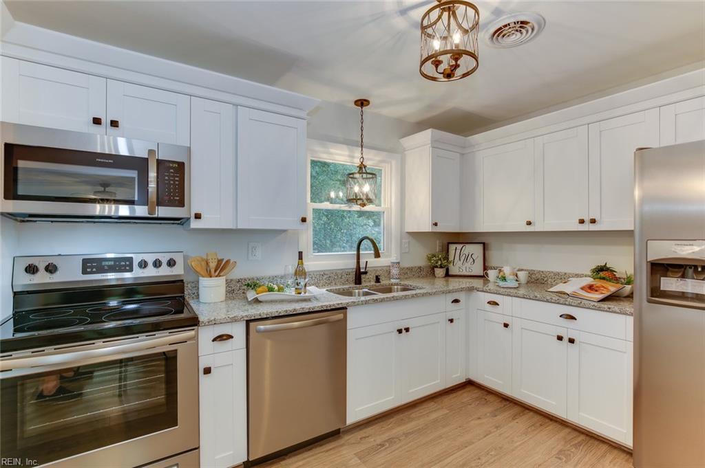 4613 Maplewood Dr - Photo 1