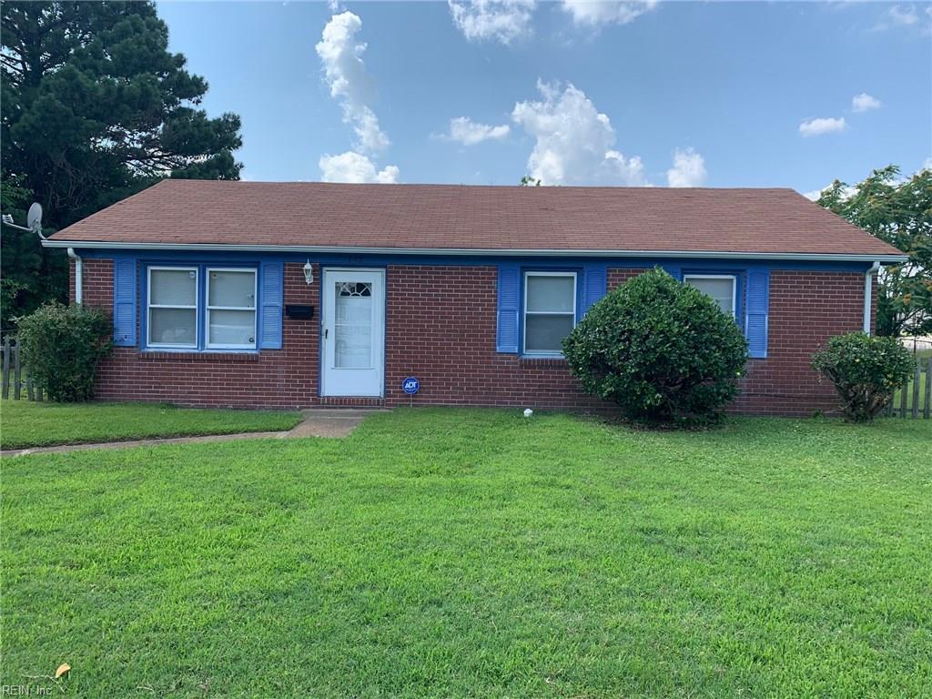 702 Thomas Cir - Photo 1