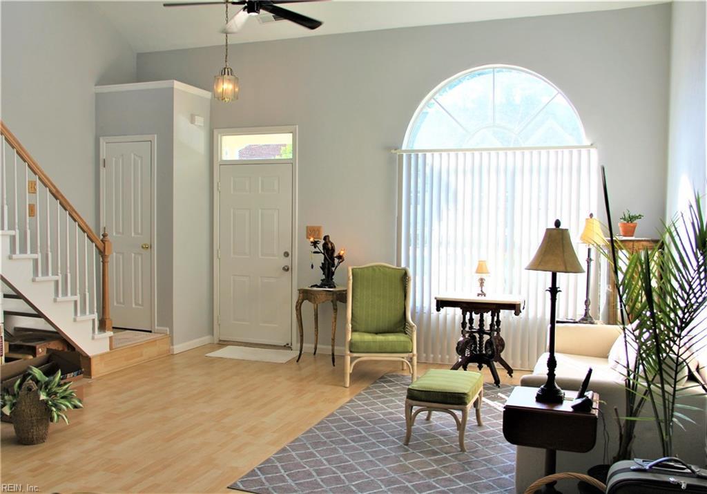 624 Lake Cir - Photo 1