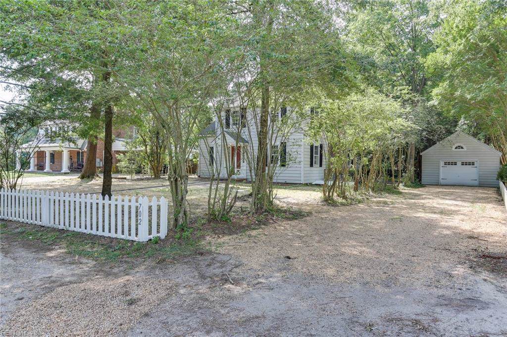 702 Jamestown Rd - Photo 1