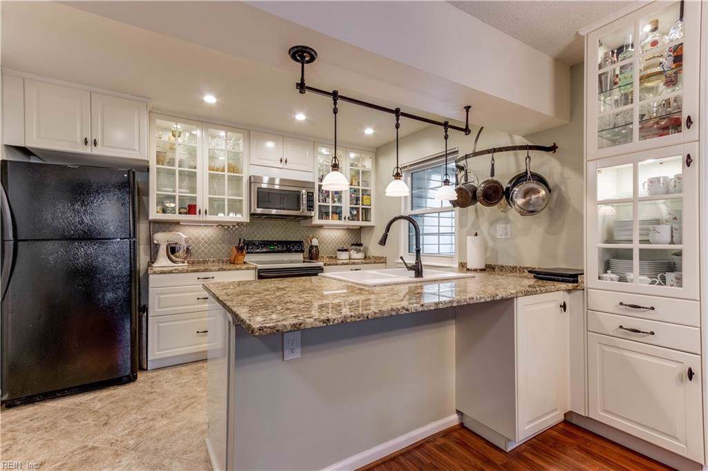 606 Barwick Ct - Photo 1
