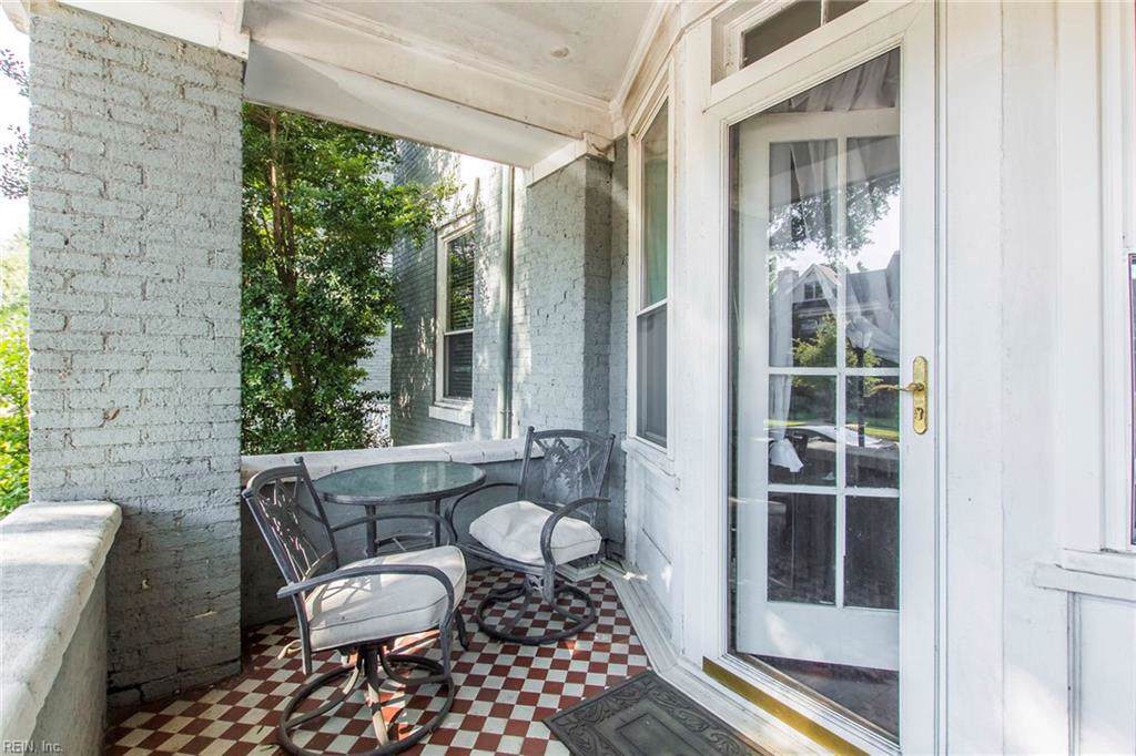 1009 Colonial Ave - Photo 1