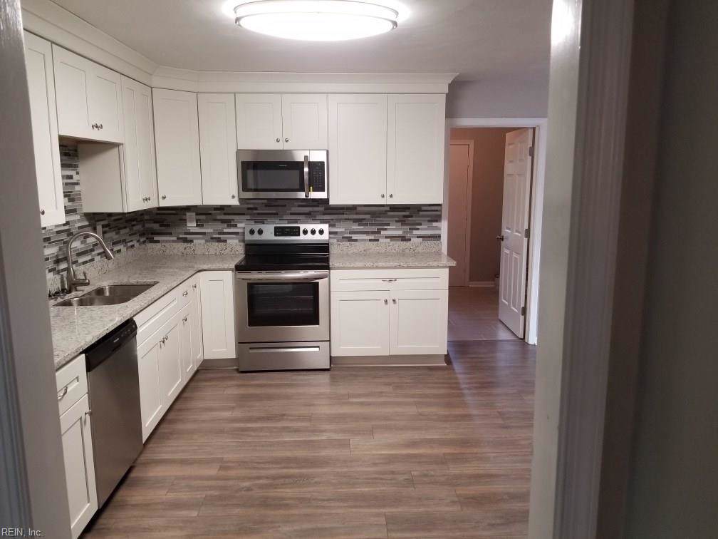 4407 Point West Dr - Photo 1