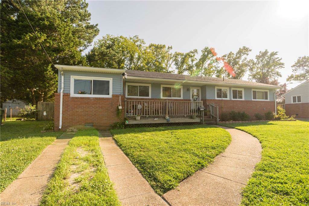 5737 Leslie Ave - Photo 1