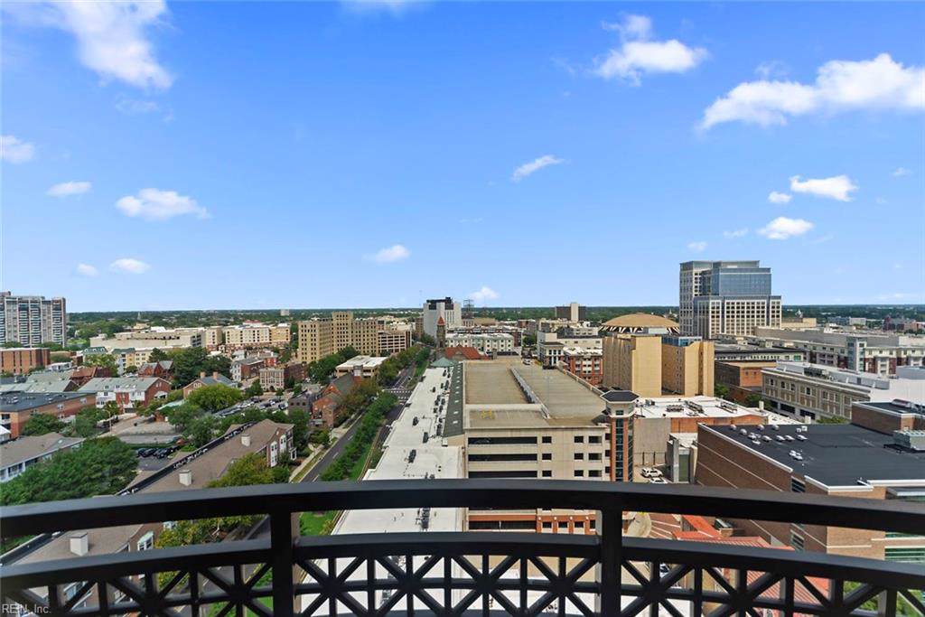 123 College Pl - Photo 1