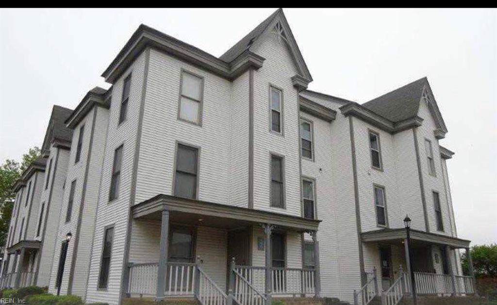 973 Green St - Photo 1