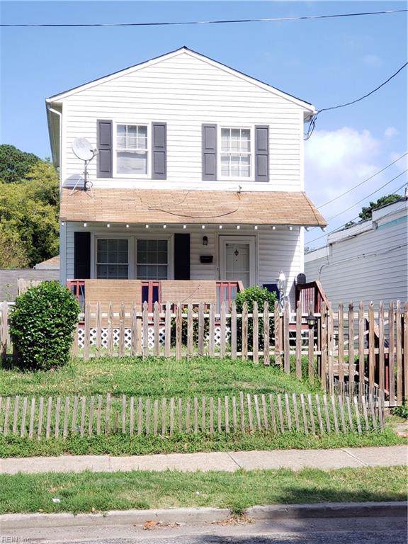 2402 Oak Ave - Photo 1