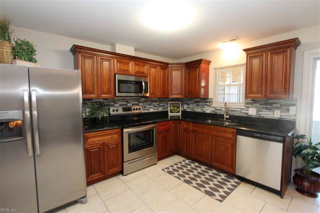 718 Wolftrap Ln - Photo 1