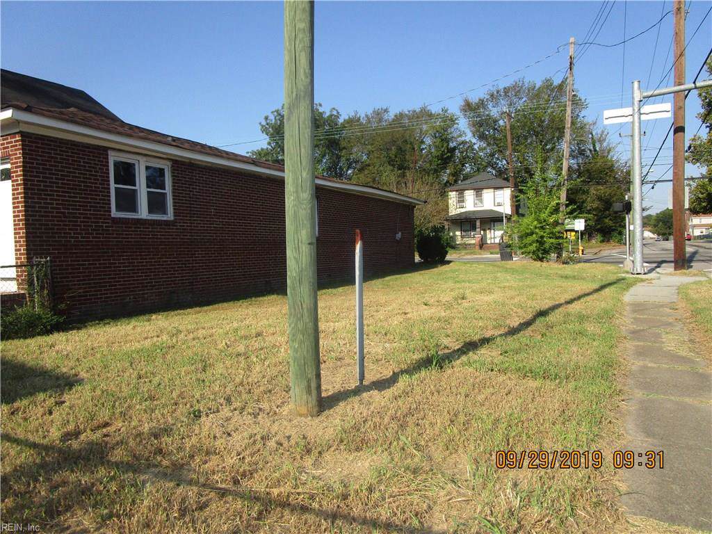 1031 Lindenwood Ave - Photo 1
